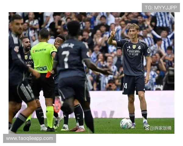 皇马球员对裁判判罚怒不可遏